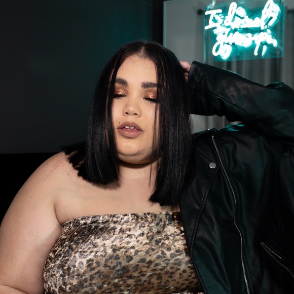 Meet your Posher, Valeria - Picture 2 of 2